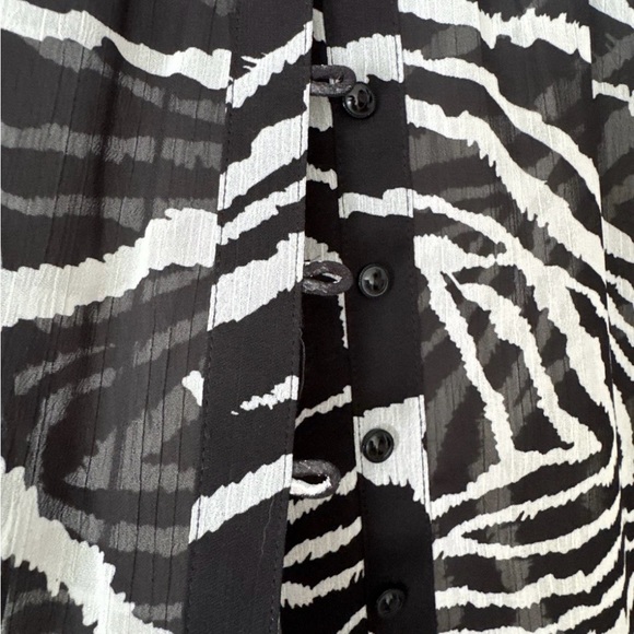 Jones New York Black and White Zebra Print Blouse - Picture 4 of 8